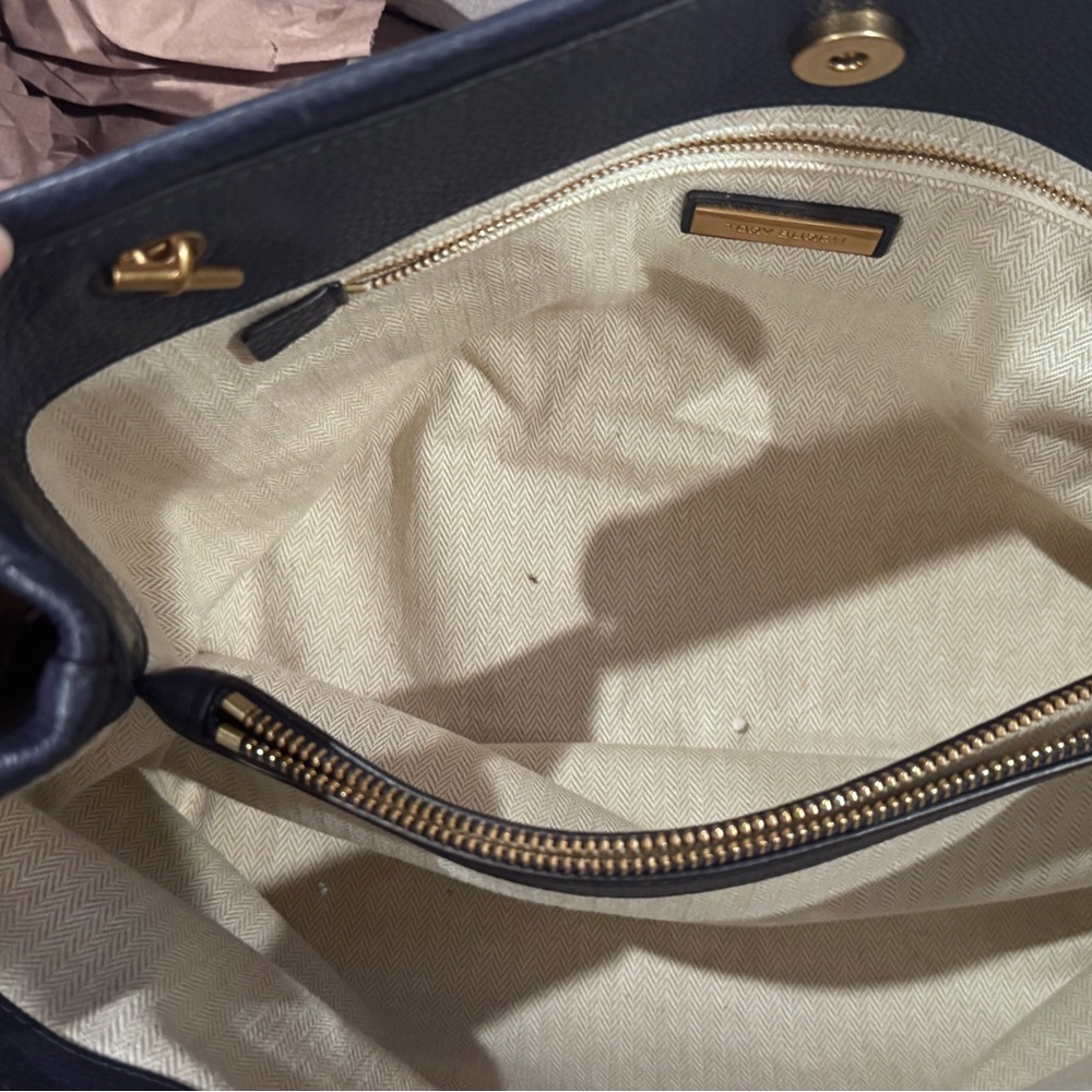 Tory Burch Navy Pebbled Leather Chain-Handle Shoulder Bag with Gold Hardware - Picture 6 of 9